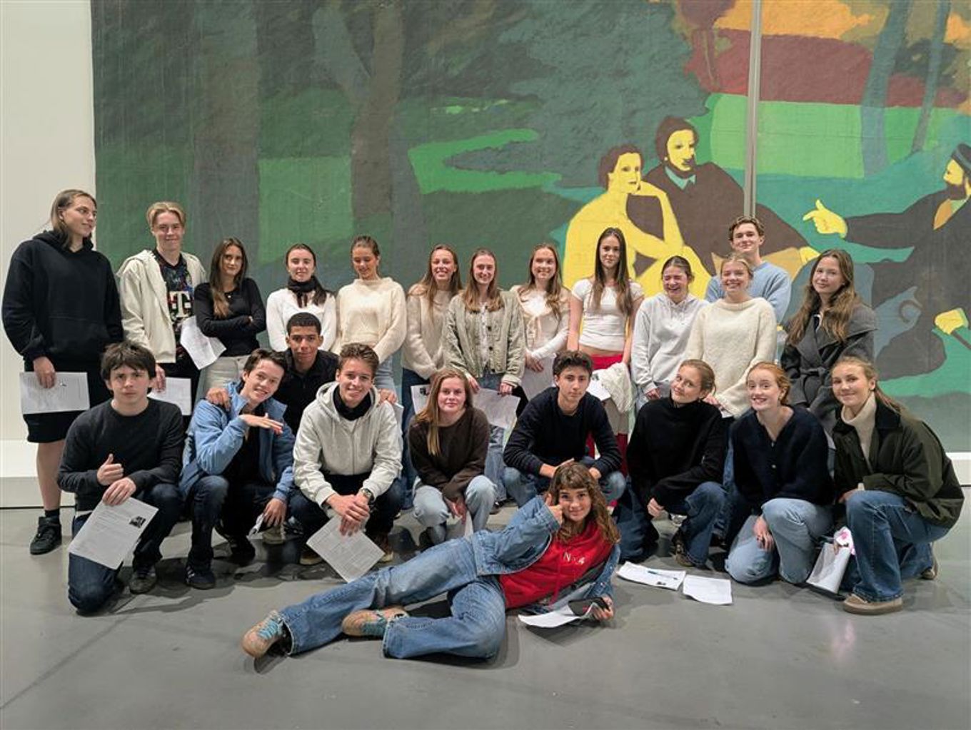 Foto: Foss vgs en gruppe mennesker som poserer for et bilde