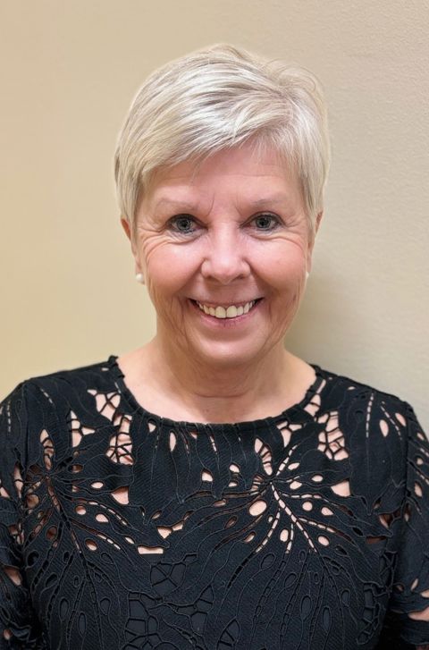 en person som smiler til kameraet