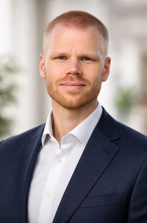 Foto: Pål Mathisen Rake en person i dress