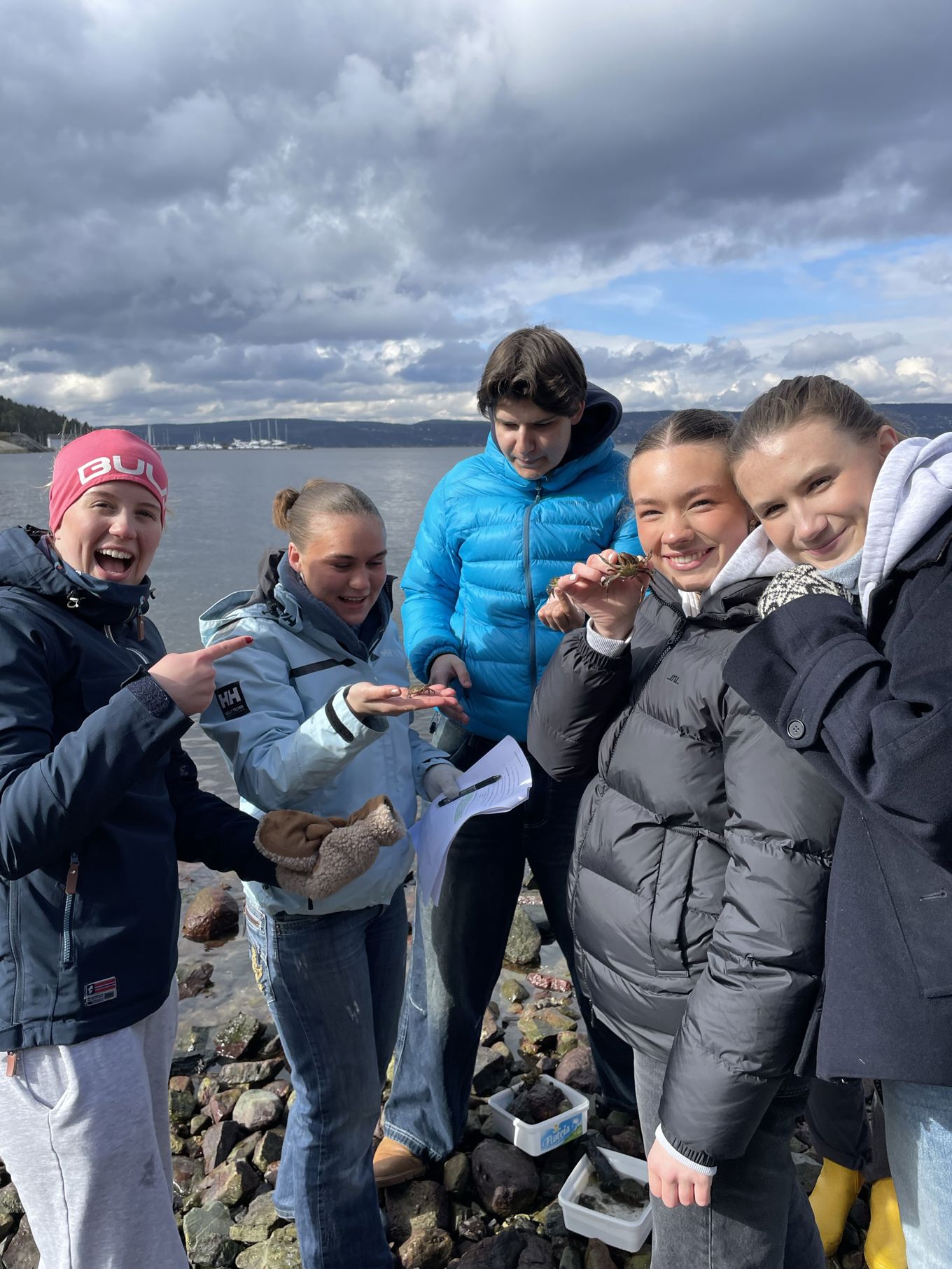 Foto: Foss vgs en gruppe mennesker som poserer for et bilde