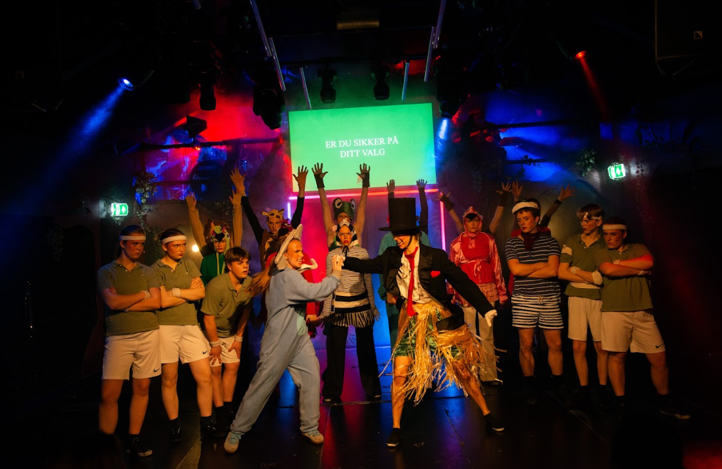 En gruppe mennesker som danser